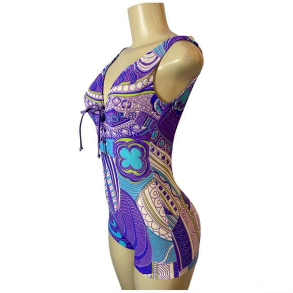 50's Sexy Pinup Swimsuit - Picture 9 of 14